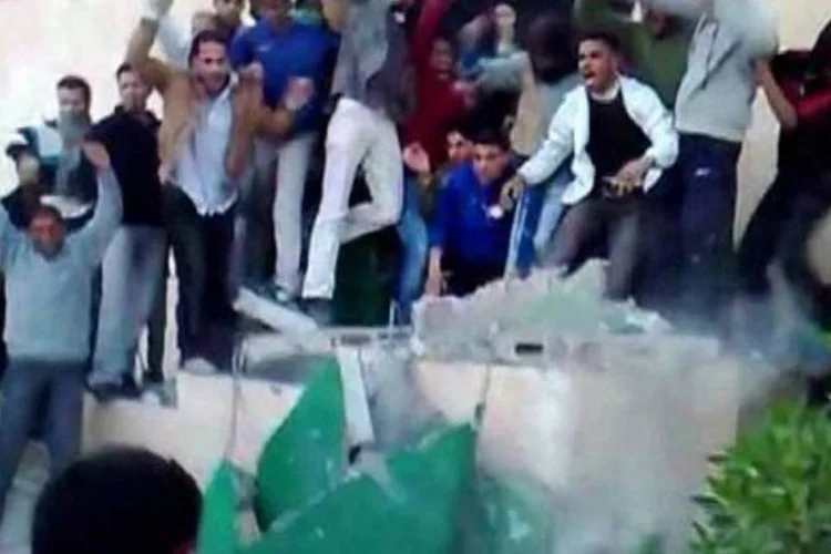 Manifestantes protestam contra Kadafi em Tobruk  (AFP)