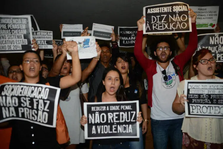 
	Protesto sobre a PEC 171/93 que trata da mudan&ccedil;a na maioridade penal
 (Fábio Rodrigues Pozzebom/ABr/Fotos Públicas)