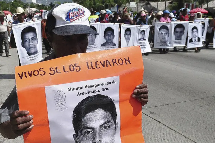 
	Protesto contra o governo pelo desaparecimento de 43 estudantes em Acapulco, M&eacute;xico
 (Claudio Vargas/Reuters)
