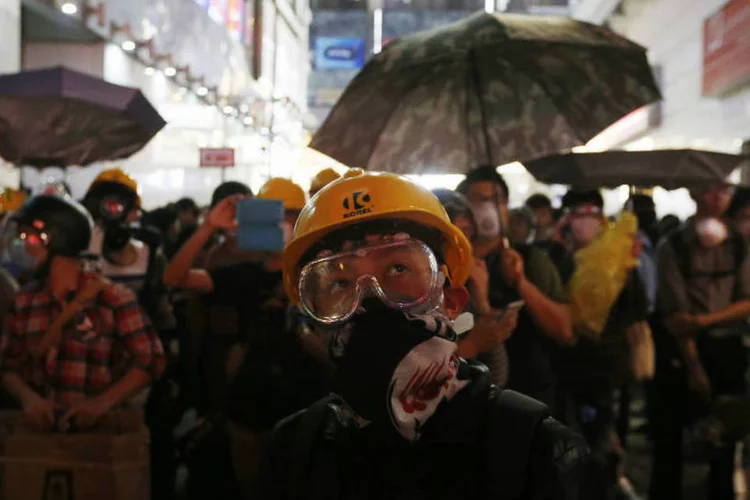 Ato em Mong Kok: centenas de manifestantes se dirigiram ao local, onde já ocorreram violentos confrontos (Bobby Yip/Reuters)
