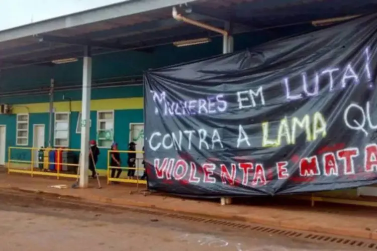 
	Protesto: A regi&atilde;o &eacute; a mesma em que est&aacute; a barragem de Fund&atilde;o, da Samarco, que se rompeu em novembro do ano passado arrasando o distrito de Bento Rodrigues e matando 17
 (Divulgação / Estadão)