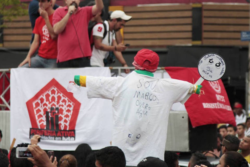 Protesto do MTST fecha pistas da Marginal do Pinheiros