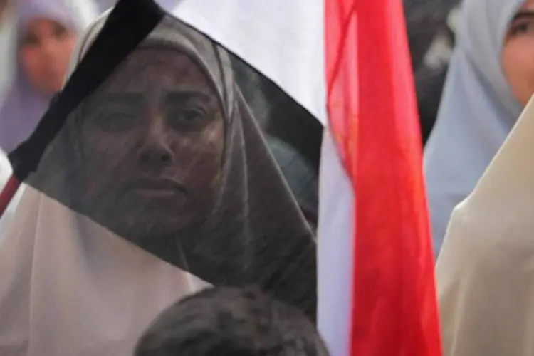 Mulher participa dos protestos contra Mubarak no Egito (John Moore/Getty Images)
