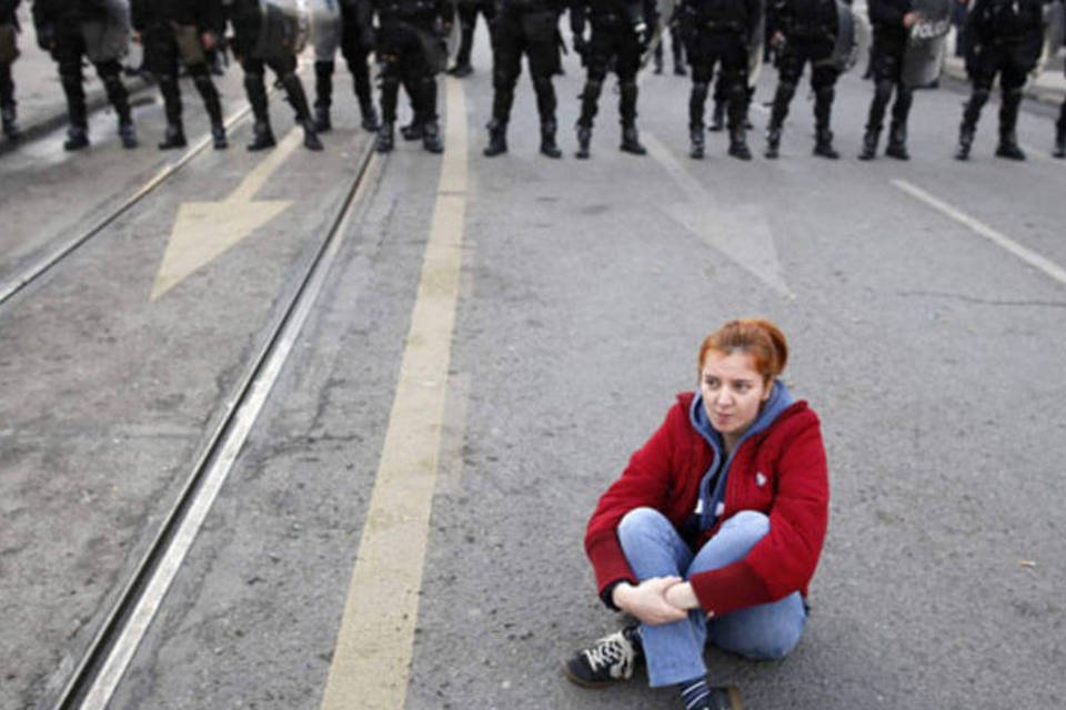 Protesto contra governo deixa mais de 130 feridos na Bósnia