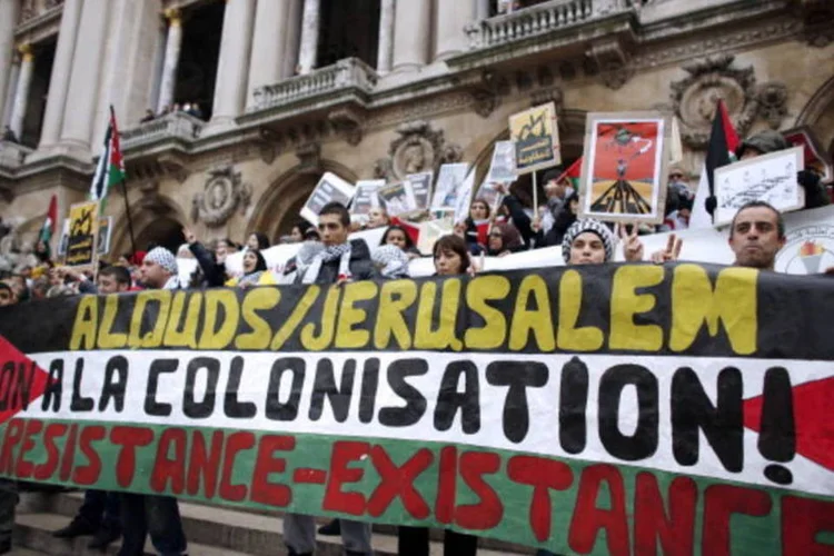 
	Coloniza&ccedil;&atilde;o: Israel tamb&eacute;m prepara uma poss&iacute;vel desapropria&ccedil;&atilde;o de terras na Cisjord&acirc;nia para realocar os habitantes da col&ocirc;nia n&atilde;o autorizada de Amona
 (Getty Images)