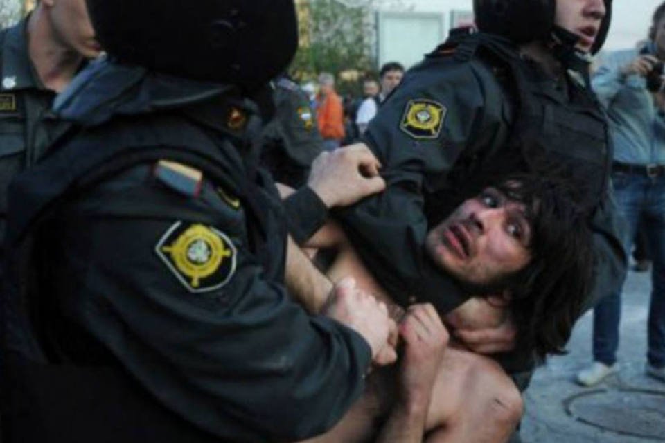 Polícia russa prende 120 manifestantes durante posse de Putin