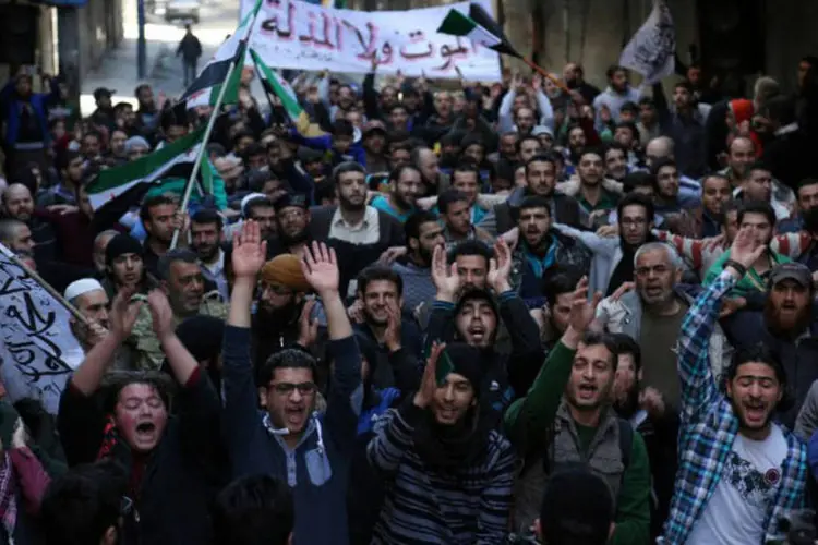 
	Protestos: os manifestantes pediam liberdade e a queda do regime de Bashar al Assad
 (Karam Al-Masri / AFP)