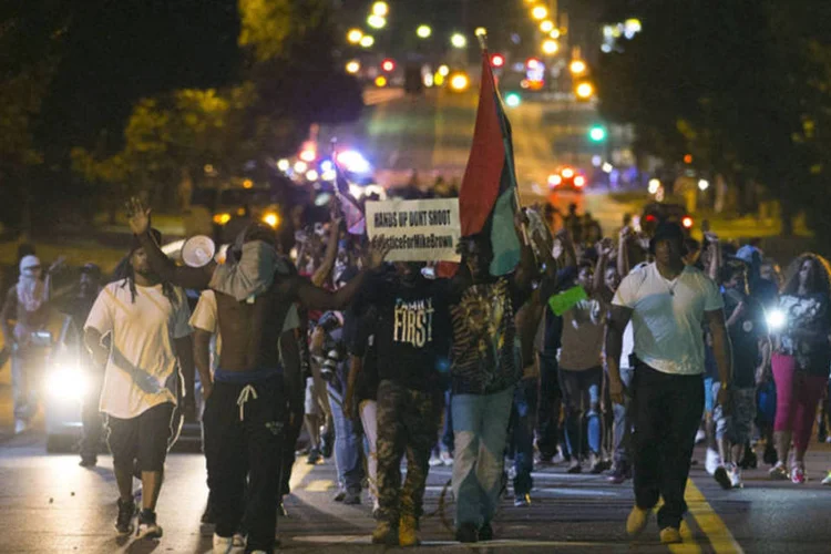 Protesto por morte de jovem: Michael Brown Sr. disse querer justiça para seu filho, mas que ela seja feita “do jeito certo” (Mario Anzuoni/Reuters)