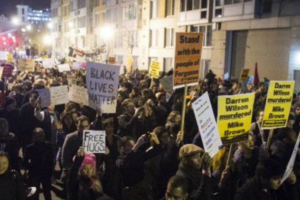 Segunda noite de distúrbios em Ferguson e várias cidades