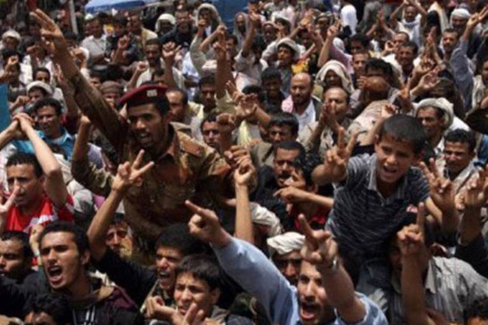 Manifestantes iemenitas em Sanaa rejeitam acordo de transição