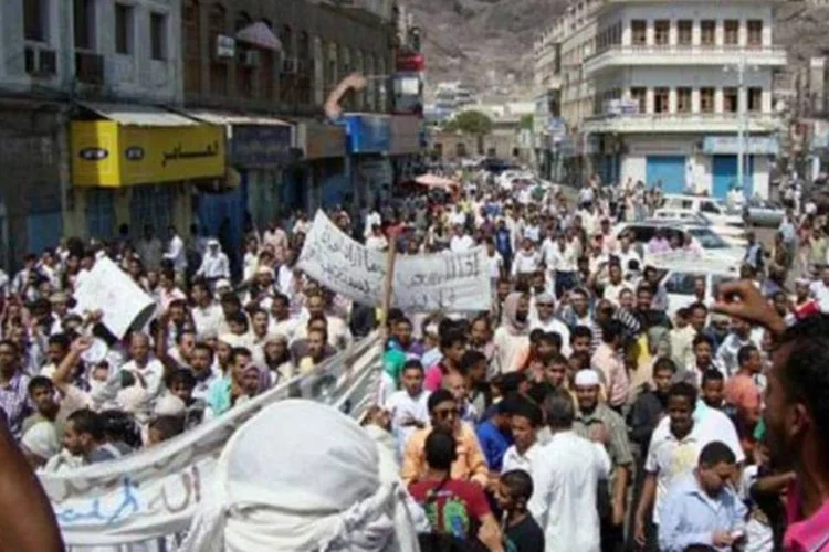 Protesto no Iêmen: 27 pessoas ficaram feridas nos confrontos em Sanaa (AFP)