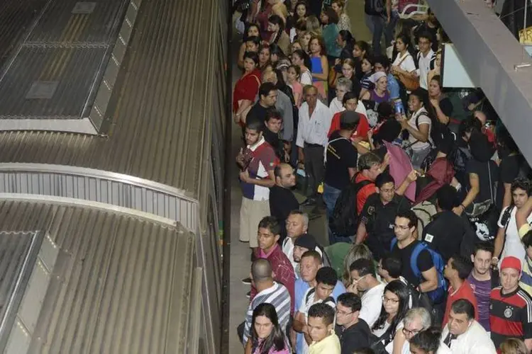 Movimento Passe Livre faz protesto em estação do metrô, em São Paulo (Valter Campanato/Agência Brasil)