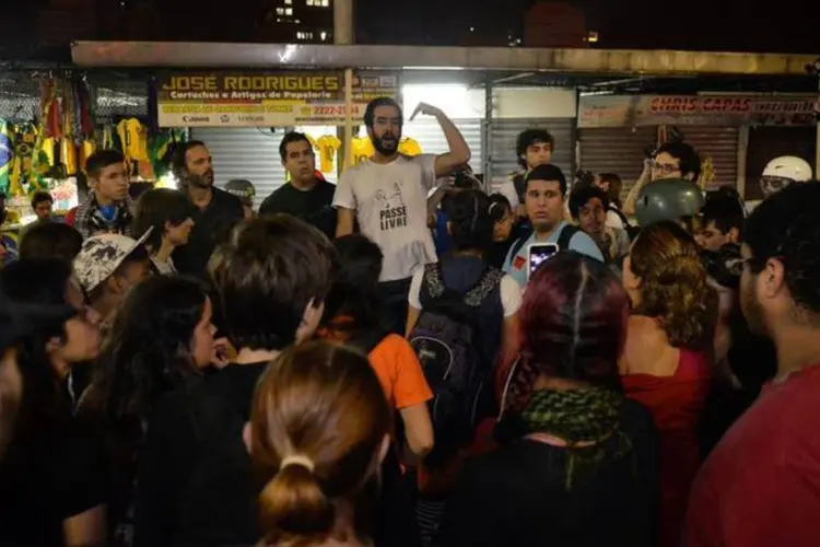 Manifestantes foram detidos pela Polícia Militar durante protesto contra a Copa do Mundo, no Rio de Janeiro (Tomaz Silva/Agência Brasil)