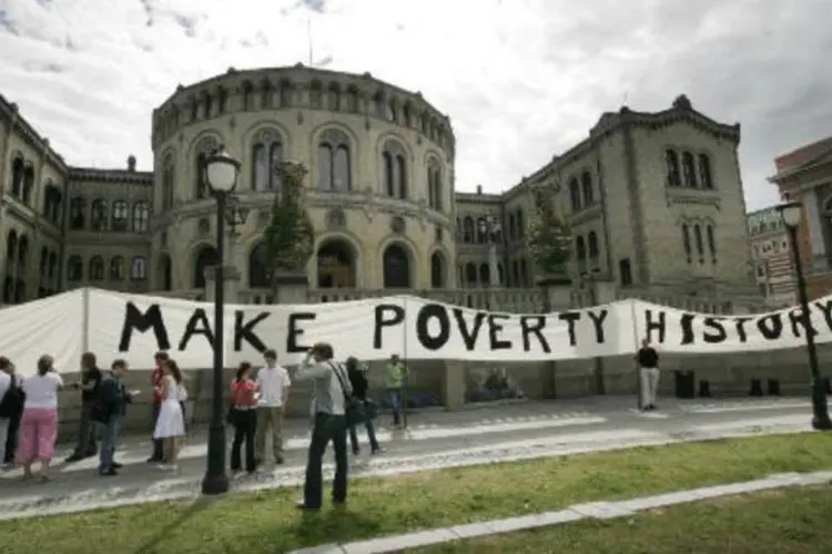 Protesto contra fome no mundo na frente do Parlamento da Noruega (Jarl Fr. Erichsen/AFP)