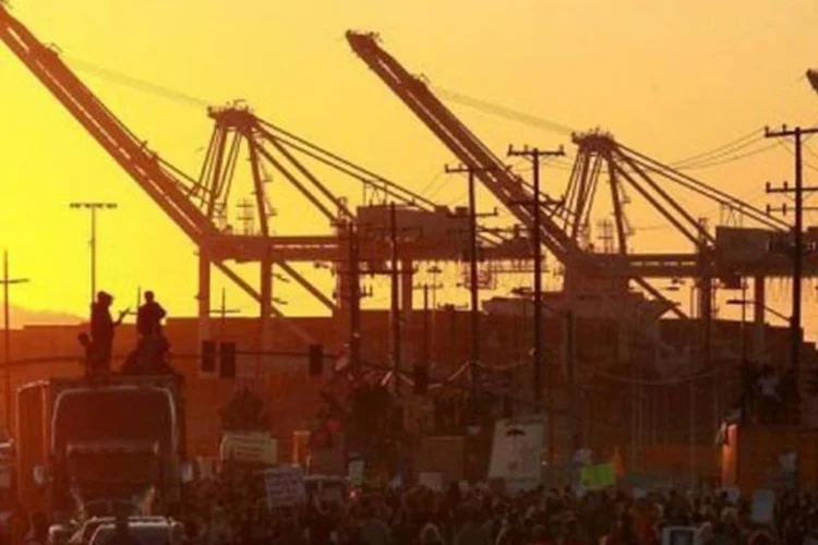 As autoridades portuárias esperam reabrir o porto durante o dia de hoje (AFP/Getty Images / Justin Sullivan)