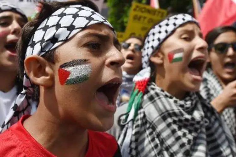 
	Pessoas protestam contra a&ccedil;&atilde;o israelense na Faixa de Gaza e em apoio aos palestinos
 (Robyn Beck/AFP)
