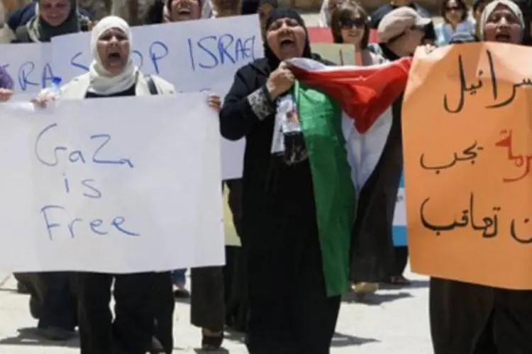 Palestinos protestam em Jerusalém contra o ataque israelense (Ahmad Gharabli/AFP)