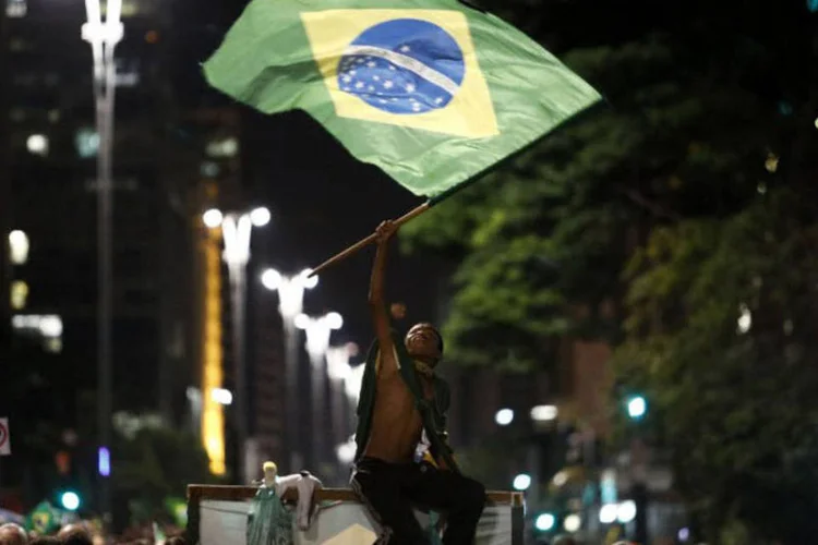 Protesto contra o governo na Avenida Paulista, São Paulo, dia 16/03/2016 (Miguel Schincariol / AFP)