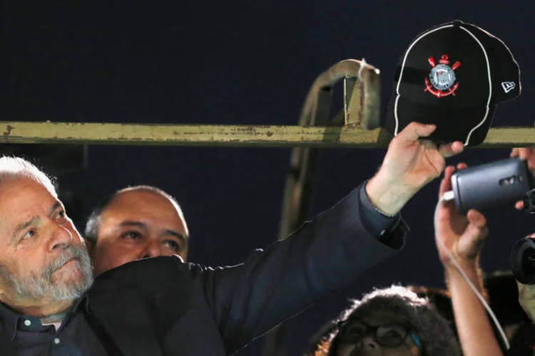 
	Lula com bon&eacute; do Corinthians: ex-presidente n&atilde;o foi a nenhuma reuni&atilde;o do conselho desde que recebeu o t&iacute;tulo, em 2003
 (Paulo Whitaker / Reuters)