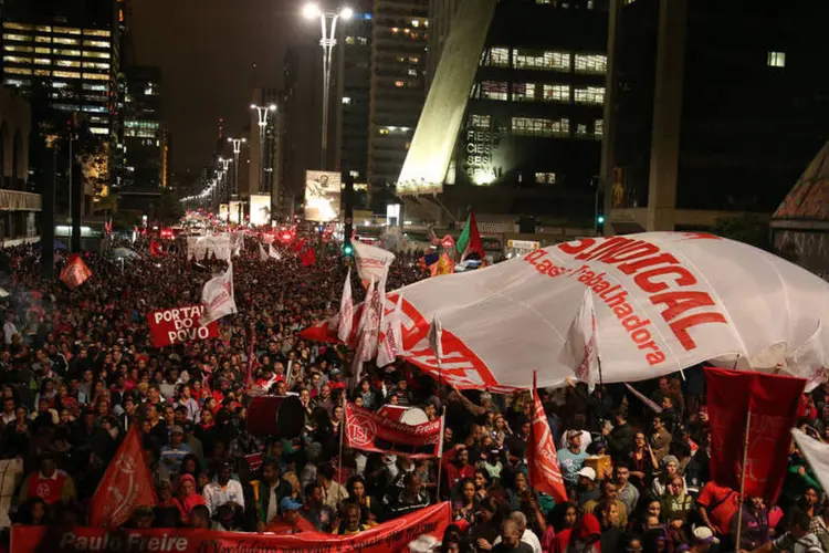 
	Protesto na Avenida Paulista contra o impeachment da presidente Dilma Rousseff
 (Paulo Pinto/ Agência PT)