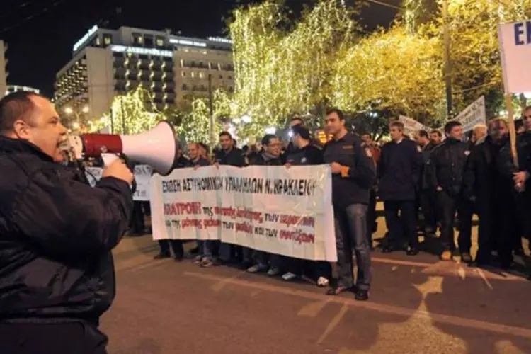Policias em paralisação protestam contra medidas de austeridade na Grécia (Milos Bicanski/Getty Images)