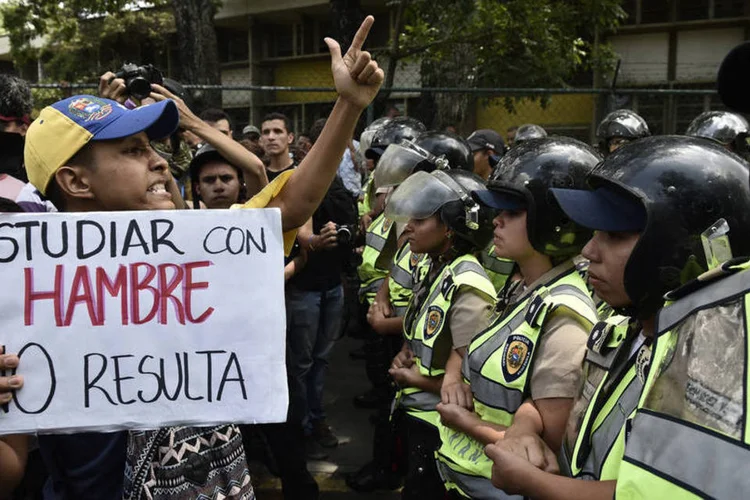 Protesto por comida em Caracas, na Venezuela: o país vive uma crise alimentar (Carlos Becerra/Bloomberg)