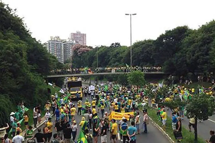 
	Manifestantes devem iniciar caminhada at&eacute; o Parque da Reden&ccedil;&atilde;o, em Porto Alegre
 (Movimento Brasil Livre/Facebook)
