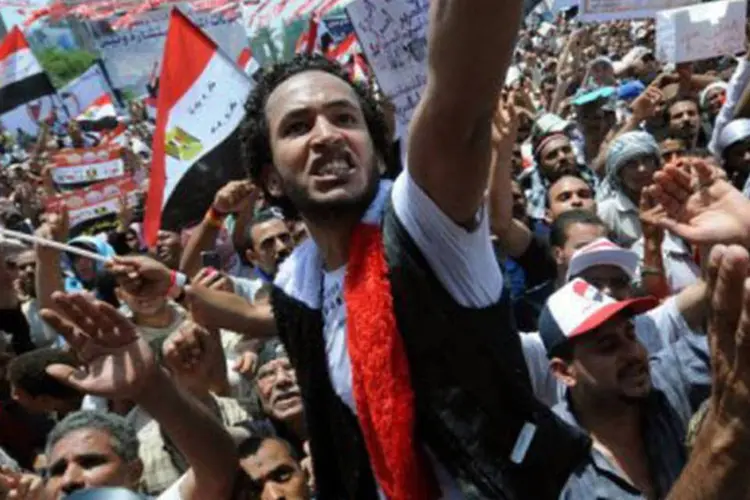 Protesto na Praça Tahrir: milhares de egípcios pediam transição clara e transparente (Mohamed Hossam/AFP)