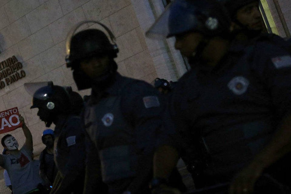2º ato contra a tarifa em SP tem presos, tumulto e bombas