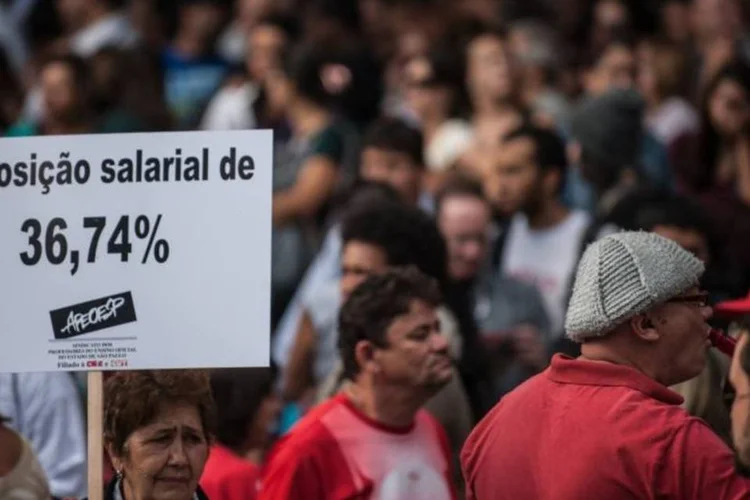 
	Professores protestam: eles reivindicam reajustes salariais e melhorias em condi&ccedil;&otilde;es de trabalho
 (Marcelo Camargo/ABr)