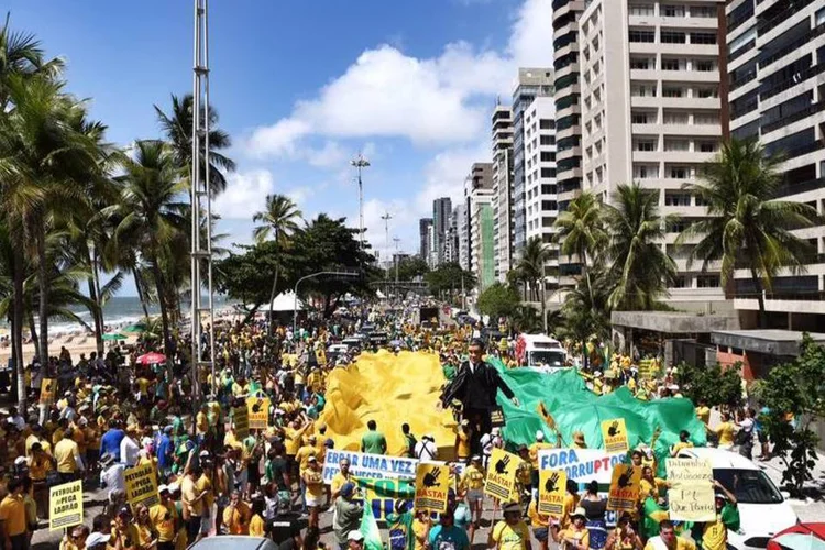 
	 Marcha &agrave; r&eacute;: a destrui&ccedil;&atilde;o de bens e de empregos levou a fatia da ind&uacute;stria na economia de volta aos n&iacute;veis de 1940
 (Rodrigo Lôbo/ Fotos Públicas)