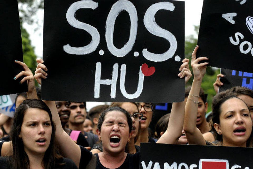 Protesto no RJ reivindica verbas em hospitais universitários