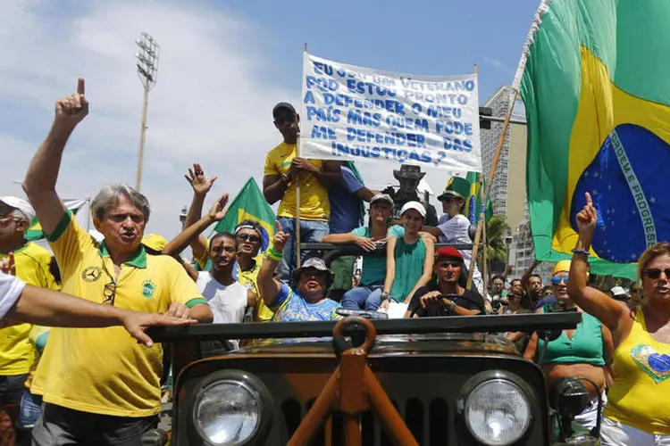 
	Manifesta&ccedil;&atilde;o no Rio: o protesto do dia 15 de mar&ccedil;o, contra a corrup&ccedil;&atilde;o e o governo federal, aconteceu na praia de Copacabana.
 (REUTERS/Ricardo Moraes)