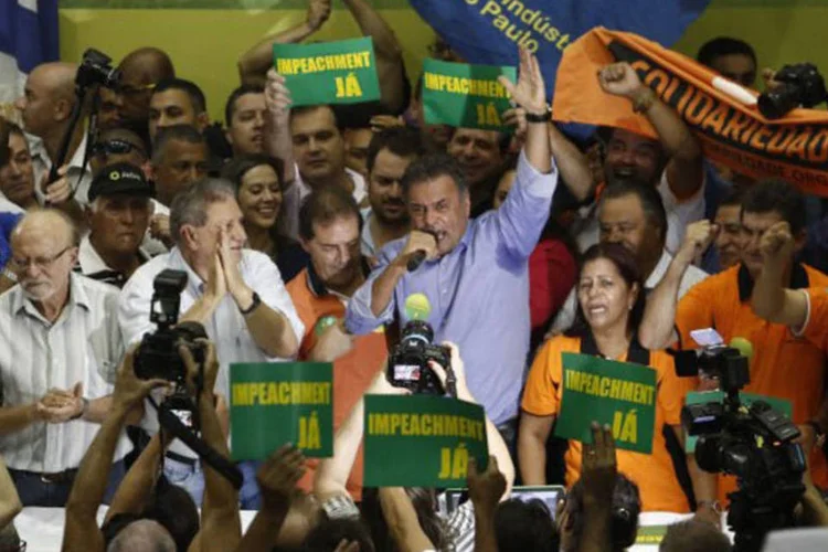 
	Impeachment: sindicalistas se revezam no palco para discursar palavras de ordem contra o governo e contra a presidente
 (Miguel Schincariol / AFP)