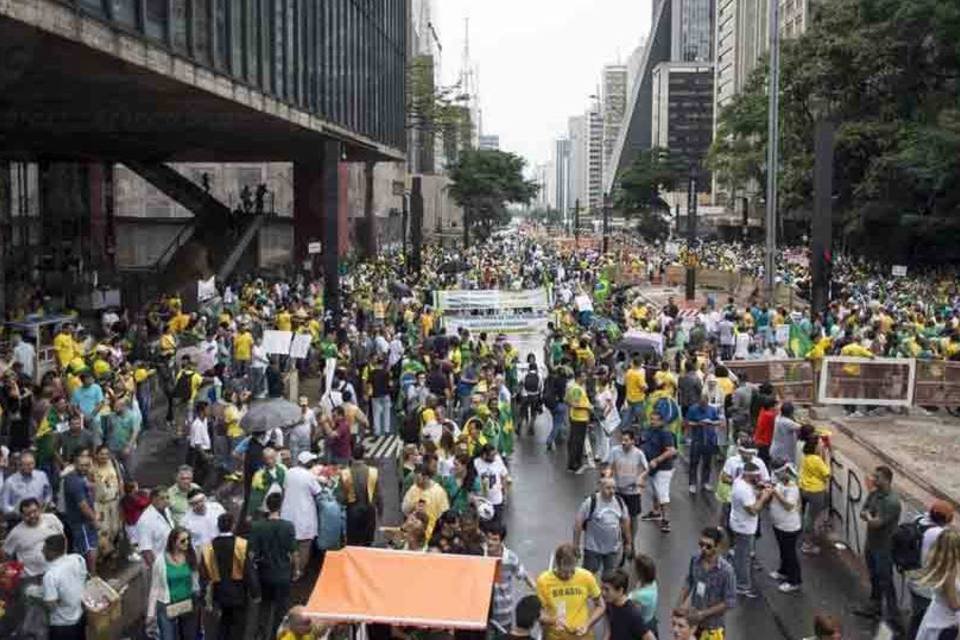 Manifestantes contra o governo se concentram em São Paulo