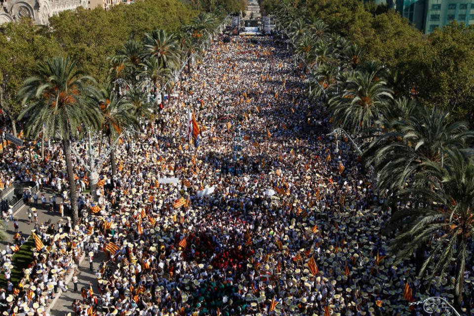 540 mil se manifestam em movimento separatista da Catalunha