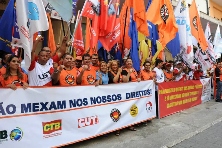 Protesto da Força Sindical contra as mudanças no acesso a benefícios trabalhistas (Jaélcio Santana/Força Sindical/Fotos Públicas/Divulgação)
