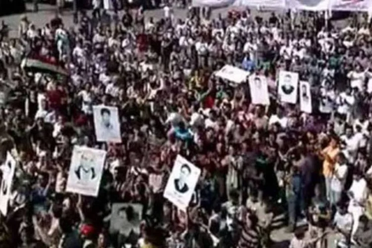 As manifestações desta sexta foram dedicadas aos soldados que desertaram para se unir aos protestos  (AFP)