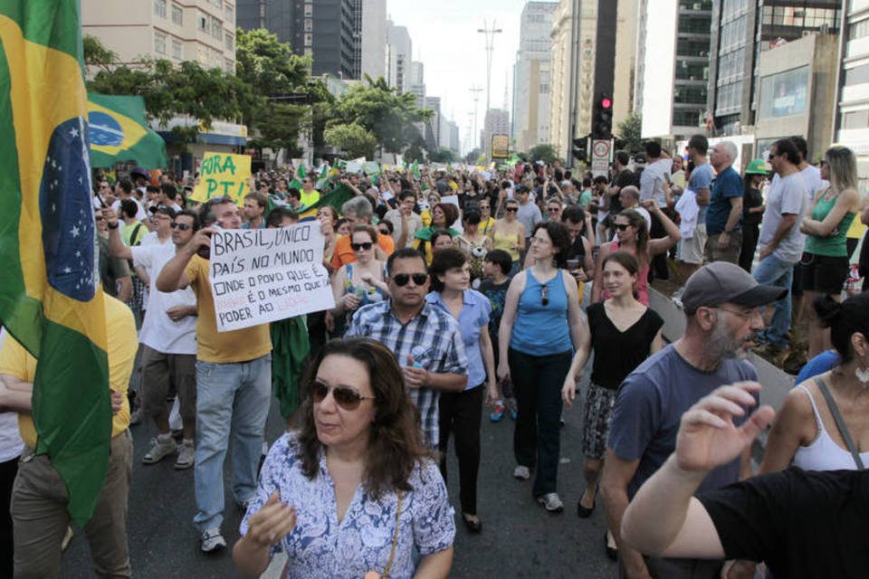 Protesto em São Paulo pede o impeachment de Dilma