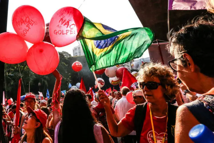 
	Protesto: o objetivo &eacute; fazer um protesto que rejeita o impeachment de Dilma, mas tamb&eacute;m faz cr&iacute;ticas &agrave; pol&iacute;tica econ&ocirc;mica do governo
 (Paulo Pinto/Agencia PT)
