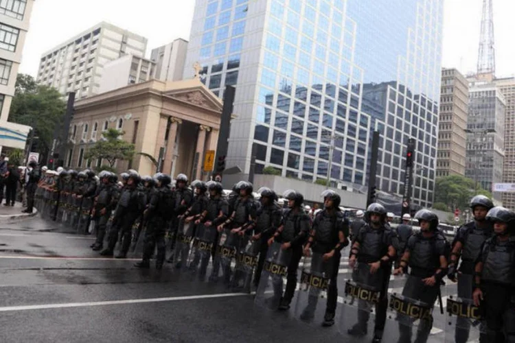 Polícia Militar: detido deve ser levado ao 78° Distrito Policial (Jardins). (Reprodução/Twitter/@BRnasRuas)