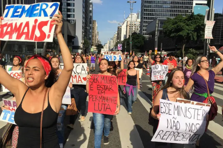 Protesto contra Temer: manifestantes gritaram “Fora Temer”, “Não tem arrego” e palavras de apoio a Dilma (Roberto Parizotti/CUT)