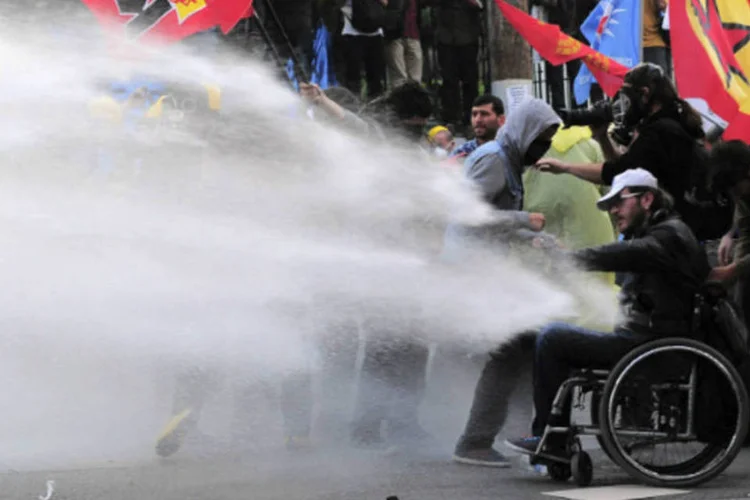 
	Protesto na Turquia: cerca de 20 mil pessoas se manifestaram
 (Yagiz Karahan/Reuters)
