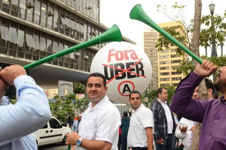 
	Protesto contra o Uber: a Pol&iacute;cia Militar (PM) confirmou que o protesto &eacute; contra o decreto sobre os aplicativos, mas n&atilde;o informou o n&uacute;mero de manifestantes
 (Rovena Rosa / Agência Brasil)