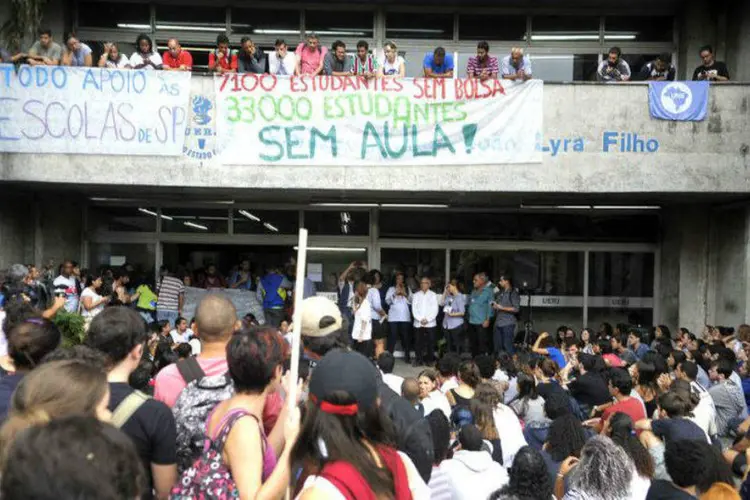 
	Alunos da Uerj ocupam o campus da universidade no Maracan&atilde;
 (Tânia Rêgo/Agência Brasil)