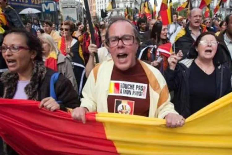 Manifestantes pedem unidade na Bélgica: país é recordista de tempo sem um governo (Julien Warnand/AFP)