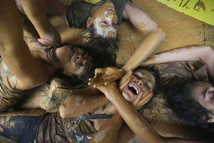 
	Protesto contra a Vale: segundo movimento de moradores de Mariana, atingida por lama da Samarco, o que a prefeitura pede &eacute; &quot;coa&ccedil;&atilde;o&quot;
 (Mario Tama/Getty Image)