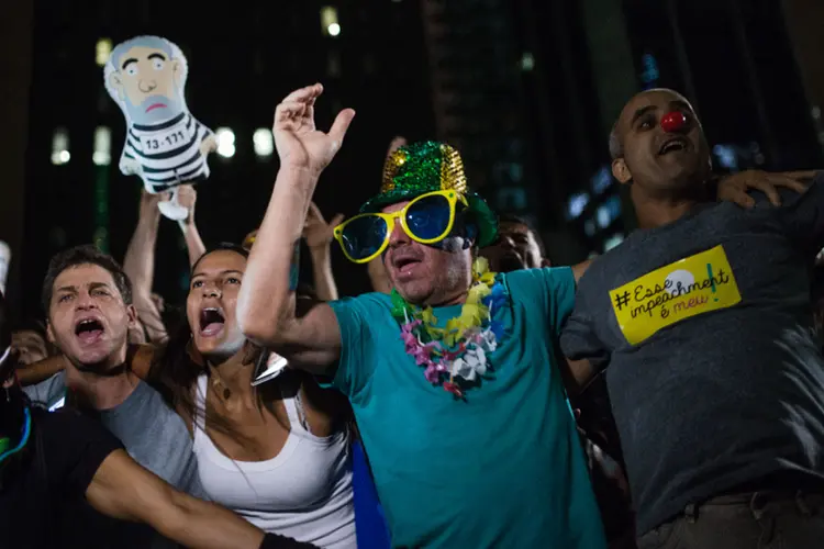 
	Protesto na Paulista no dia 16 de mar&ccedil;o de 2016: as aten&ccedil;&otilde;es agora se voltam para a cerim&ocirc;nia de posse do ex-presidente Lula na Casa Civil
 (Getty Images)