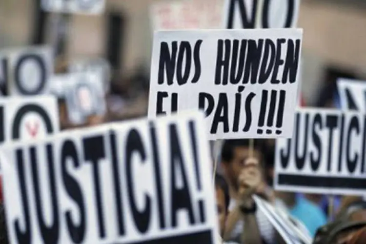 Espanhóis protestam em Madri: a indignação aumenta no país após o anúncio de novas medidas de austeridade no valor de 65 bilhões de euros (Cesar Manso/AFP)