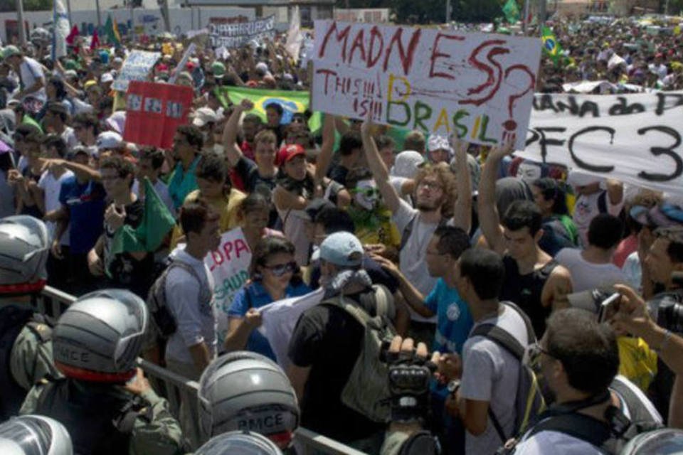 Desfile em Fortaleza tem concentração de manifestantes